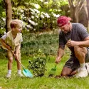 Râteau à gazon Hape enfant dès 4 ans