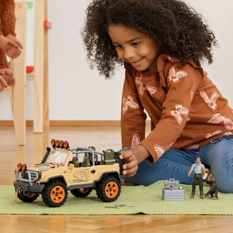 4x4 vehicle with winch - SCH-42410 - Schleich - Figures and accessories - Le Nuage de Charlotte