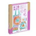 Djeco Do It Yourself - 3 accessoires Tie-Dye à créér - Sunshine camp – vue 1 – Kits Créatifs
