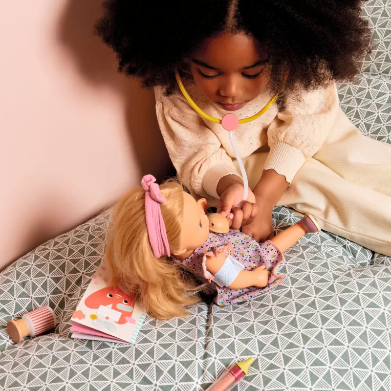 Djeco Poméa - Visit to the doctor – vue 4 – Doll Accessories