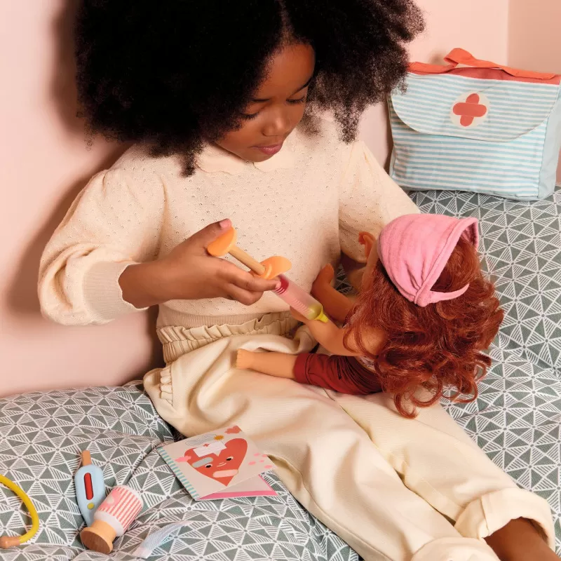 Djeco Poméa - Visit to the doctor – vue 5 – Doll Accessories