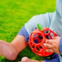 Kids2 Bright Starts - Oball Apple – vue 2 – Grab & Rattle