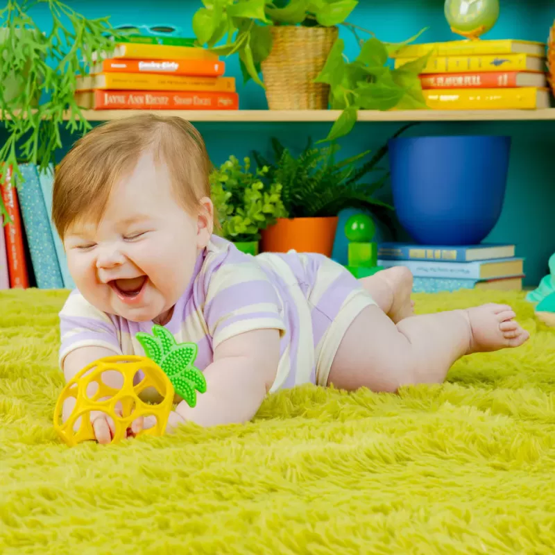 Kids2 Bright Starts - Oball Hold My Own Pineapple – vue 4 – Grab & Rattle
