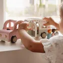 Little Dutch Toy Car with Caravan – vue 6 – Pull and push