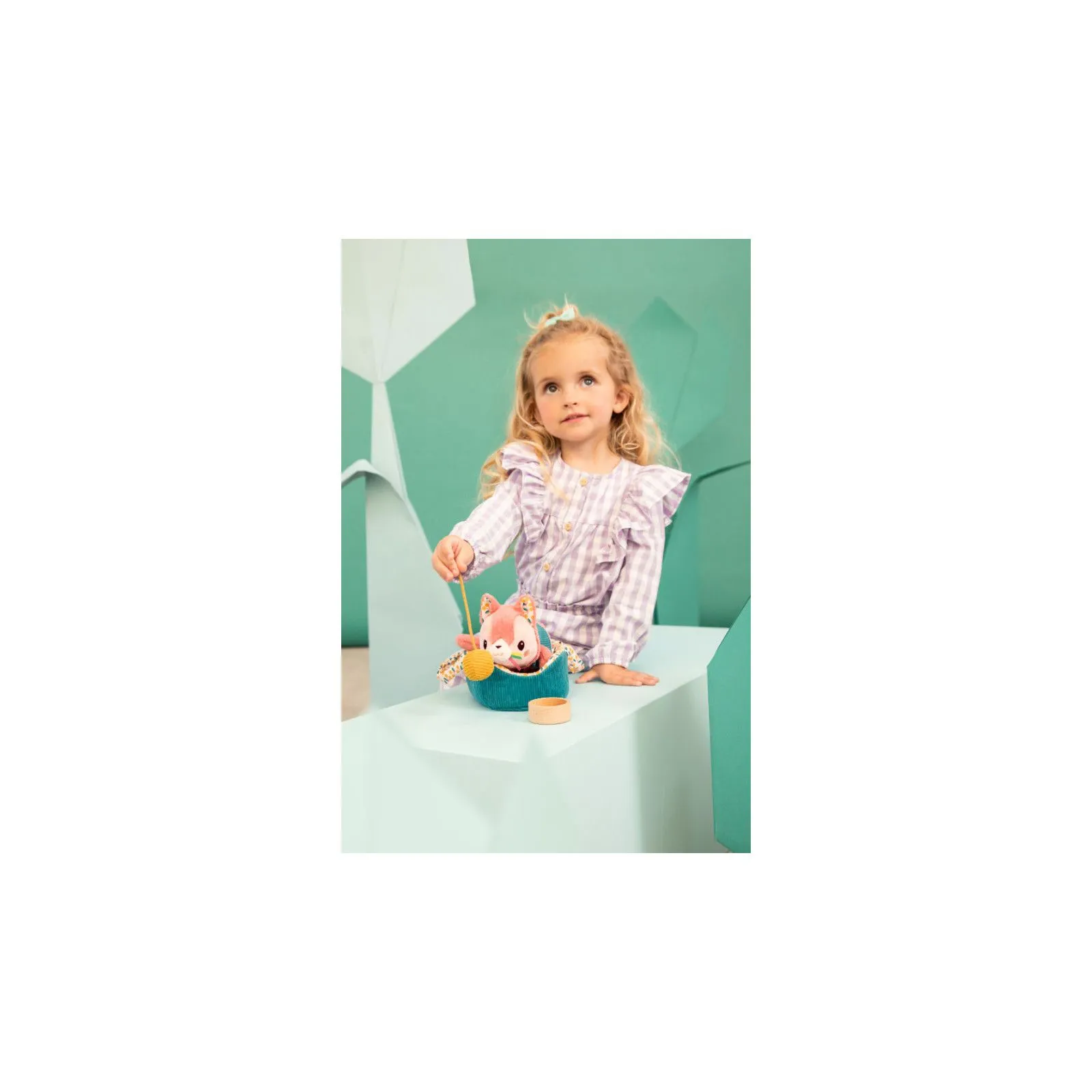 Lilliputiens Jeanne cat with basket – vue 2 – Cuddle & Snuggle