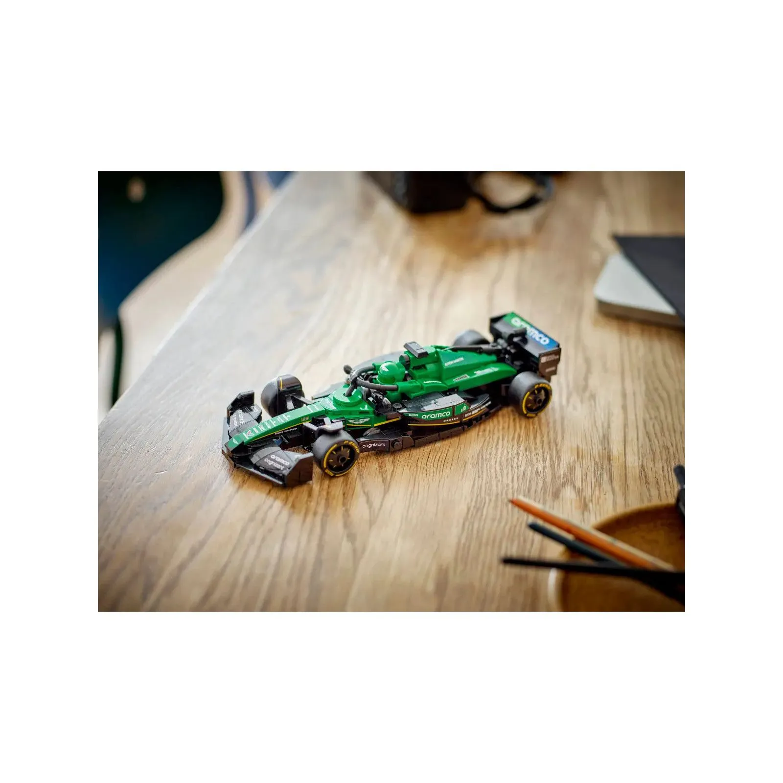 Lego [Speed Champions] Aston Martin Aramco F1® AMR24 Race Car – vue 8 – Lego and Duplo