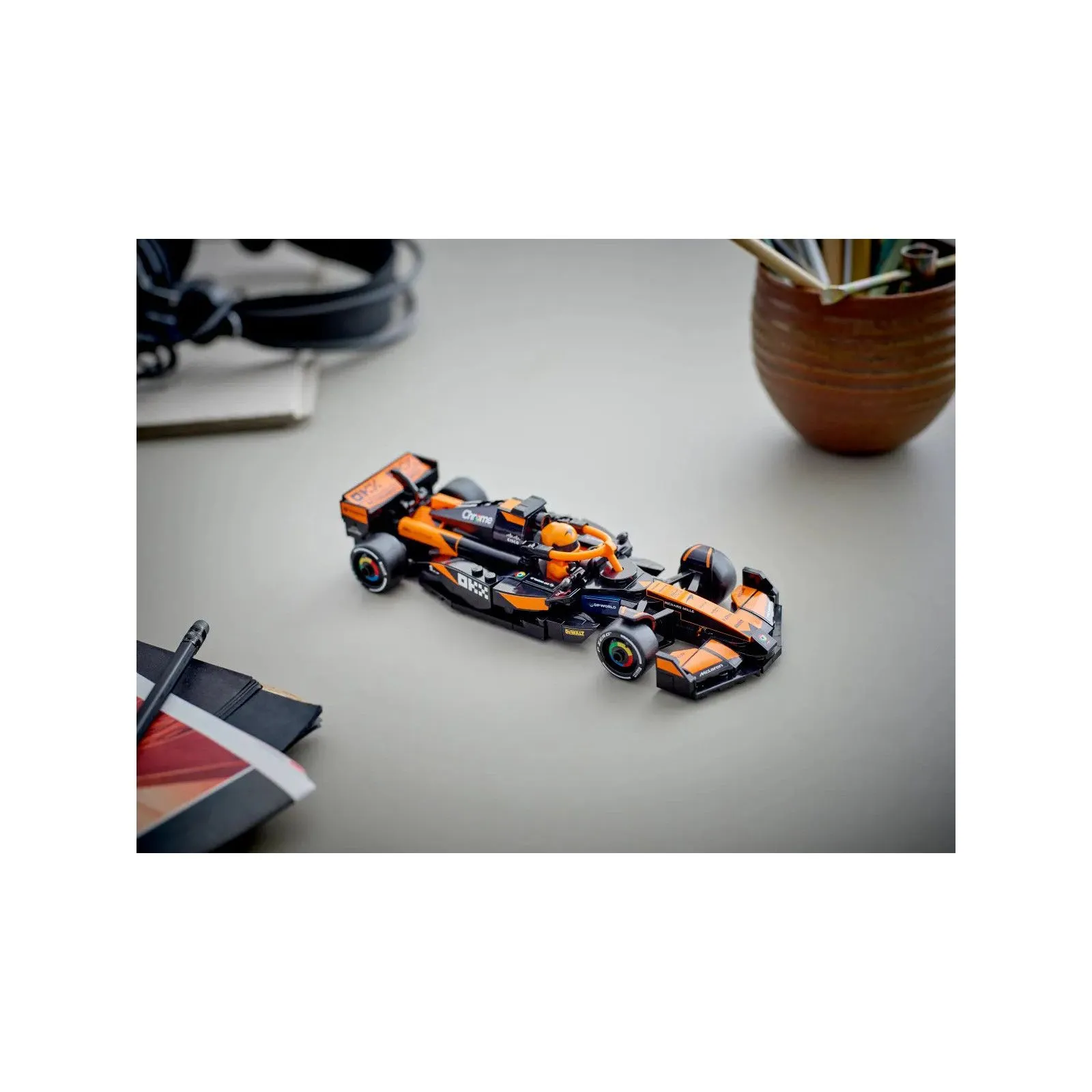 Lego [Speed Champions] McLaren F1® Team MCL38 Race Car – vue 9 – Lego and Duplo