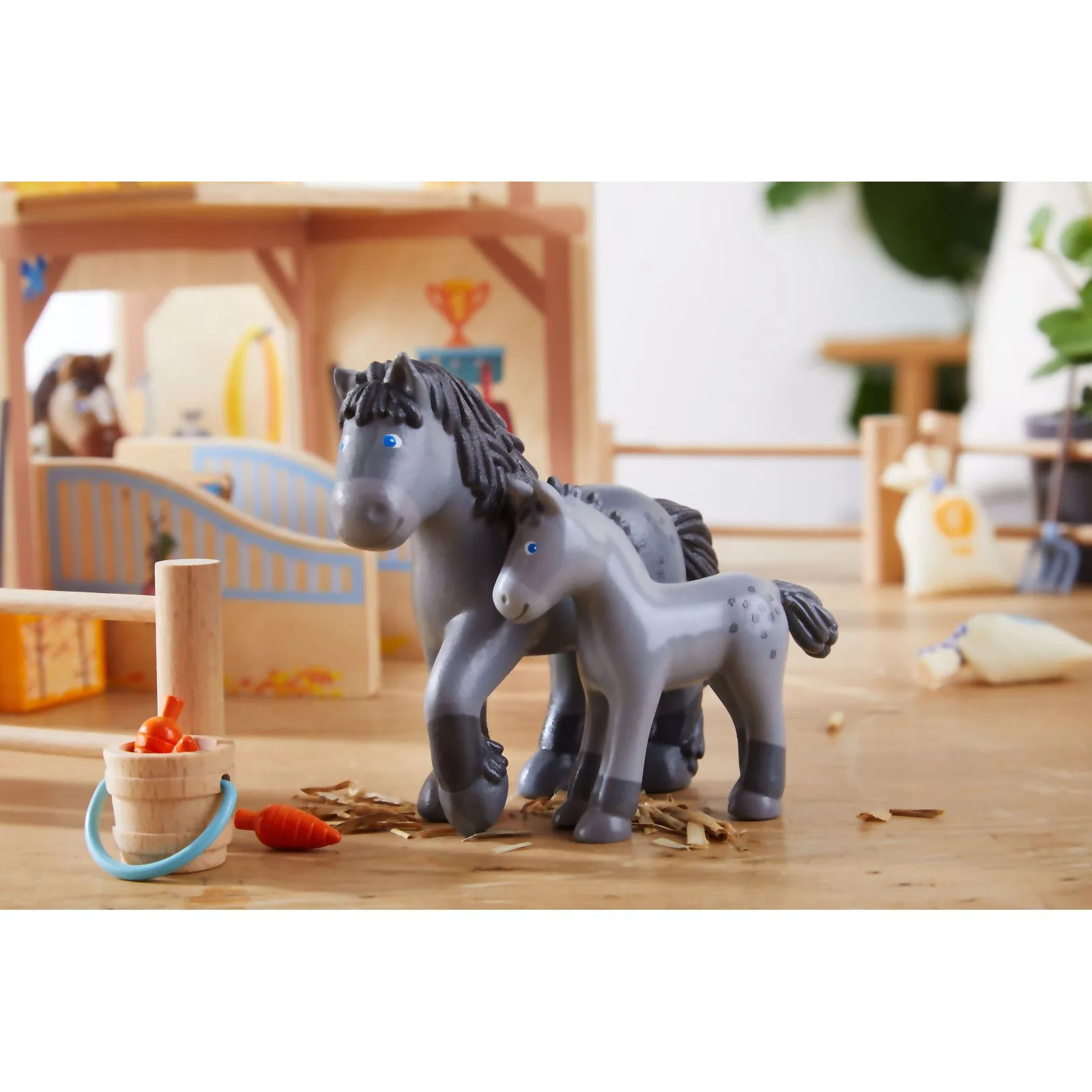 Haba Little Friends - Jument Cassandra et Poulain Cleo – vue 3 – Haba Little Friends