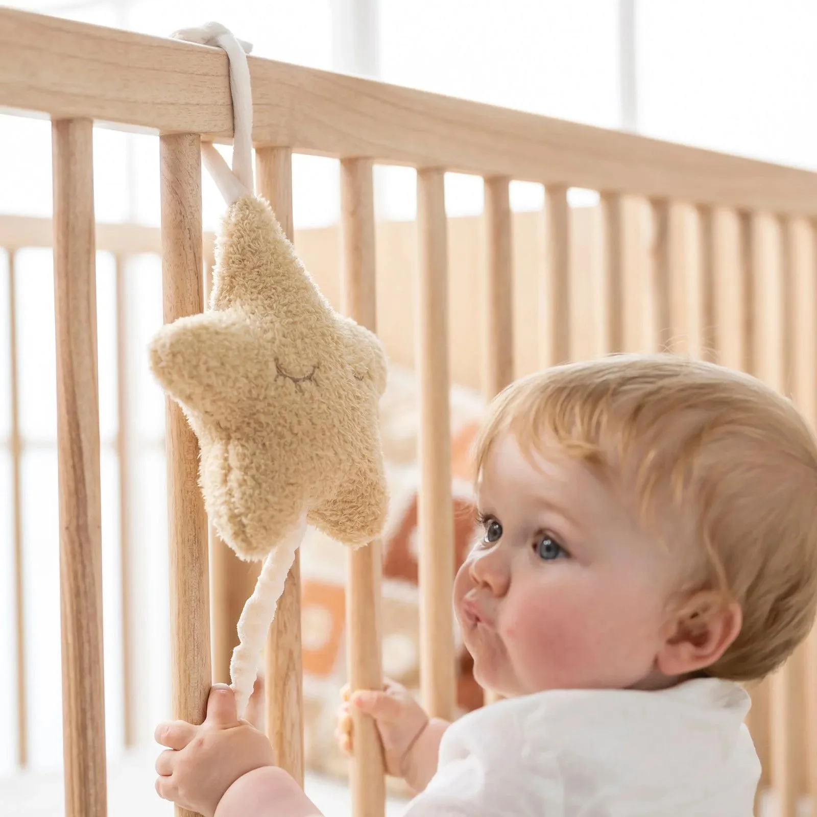 Nattou Peluche Musicale étoile - TEDDY - 20 cm - Teddy Miel – vue 2 – Jouets musicaux