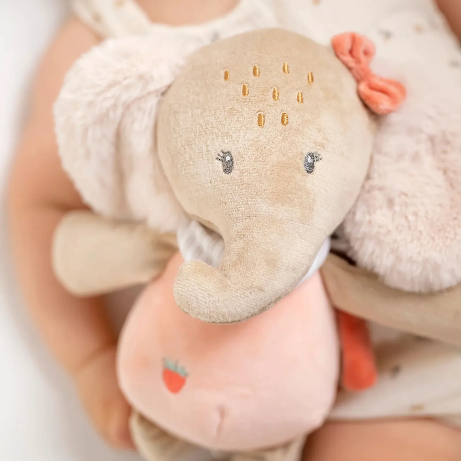 Nattou Musical Elephant Plush FLO, ERNEST & OLI - 24 cm - Oli Pink – vue 4 – Musical toys