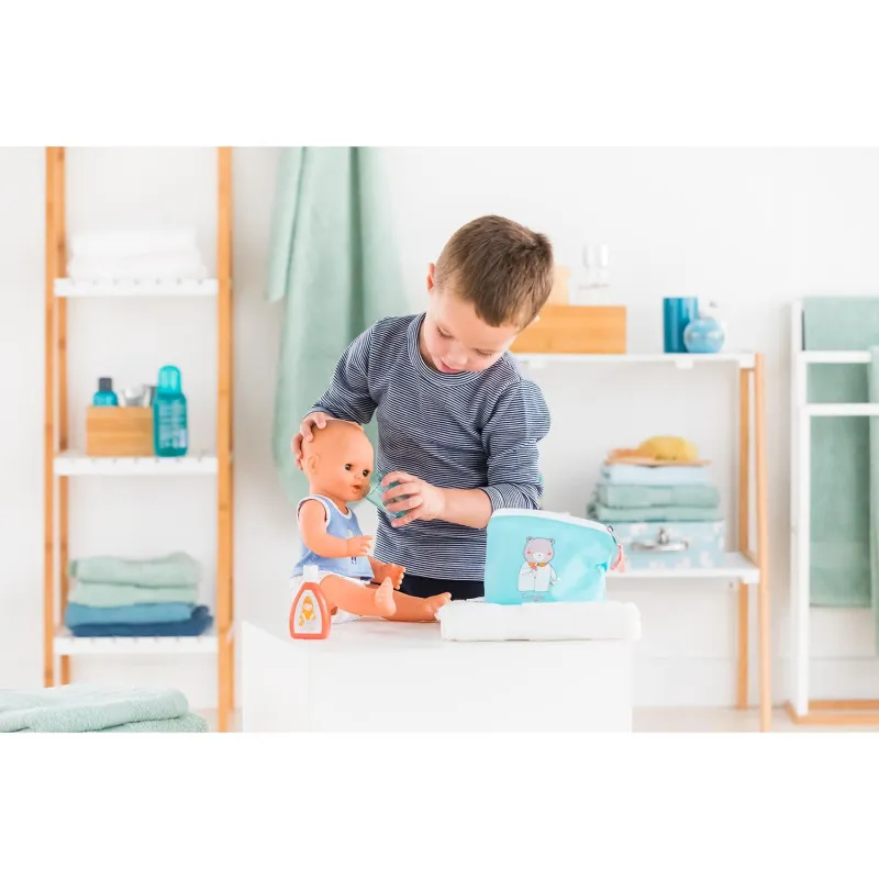 Corolle Toiletry bag and accessories for 36 and 42 cm dolls – vue 3 – Doll Accessories